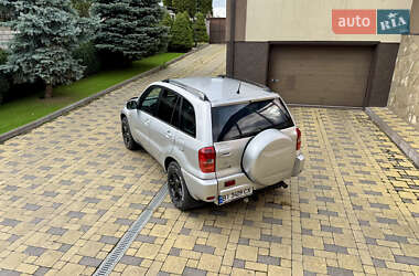 Внедорожник / Кроссовер Toyota RAV4 2001 в Полтаве