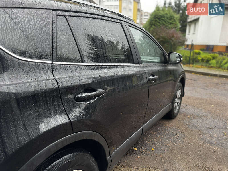 Позашляховик / Кросовер Toyota RAV4 2016 в Львові фото 7 Позашляховик / Кросовер Toyota RAV4 2016 в Львові