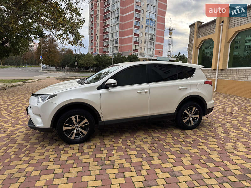 Внедорожник / Кроссовер Toyota RAV4 2017 в Черноморске