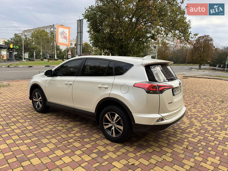 Внедорожник / Кроссовер Toyota RAV4 2017 в Черноморске