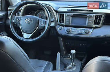 Внедорожник / Кроссовер Toyota RAV4 2014 в 