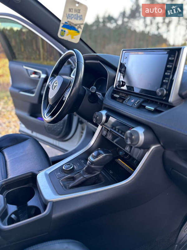Внедорожник / Кроссовер Toyota RAV4 2020 в Харькове