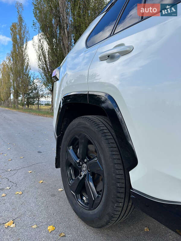 Внедорожник / Кроссовер Toyota RAV4 2020 в Харькове