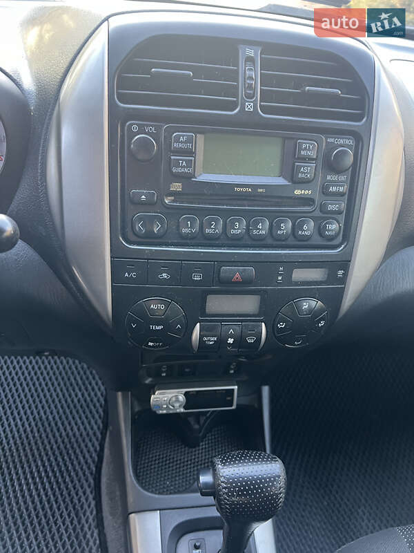 Внедорожник / Кроссовер Toyota RAV4 2005 в Днепре