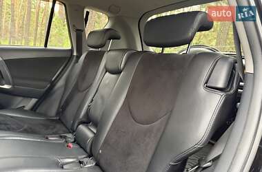 Внедорожник / Кроссовер Toyota RAV4 2012 в 