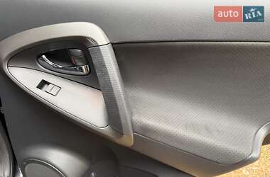 Внедорожник / Кроссовер Toyota RAV4 2012 в 