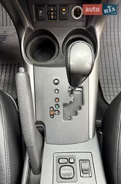 Внедорожник / Кроссовер Toyota RAV4 2012 в 