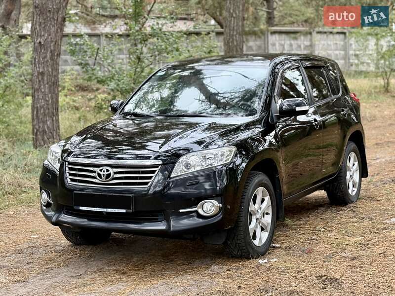 Внедорожник / Кроссовер Toyota RAV4 2012 в 