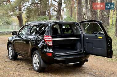 Внедорожник / Кроссовер Toyota RAV4 2012 в 