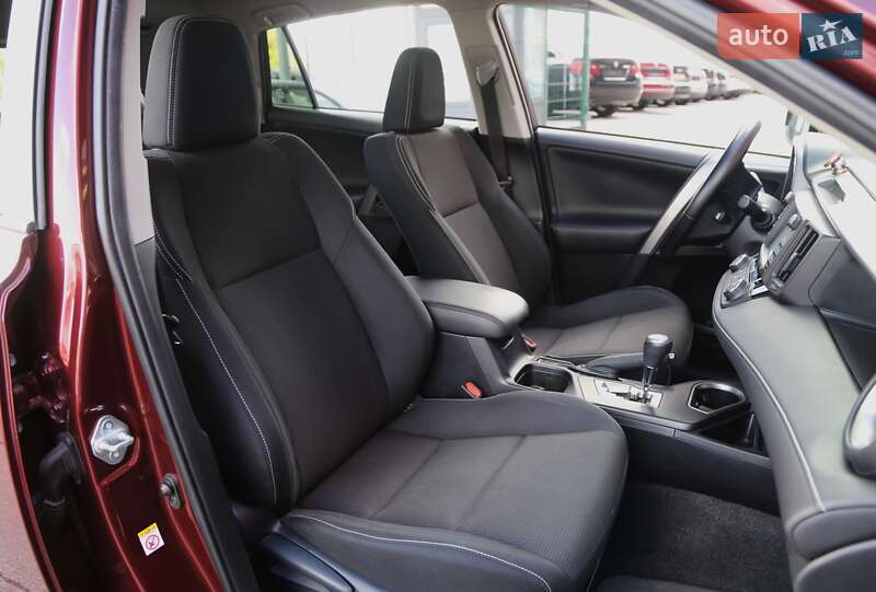 Внедорожник / Кроссовер Toyota RAV4 2016 в Киеве
