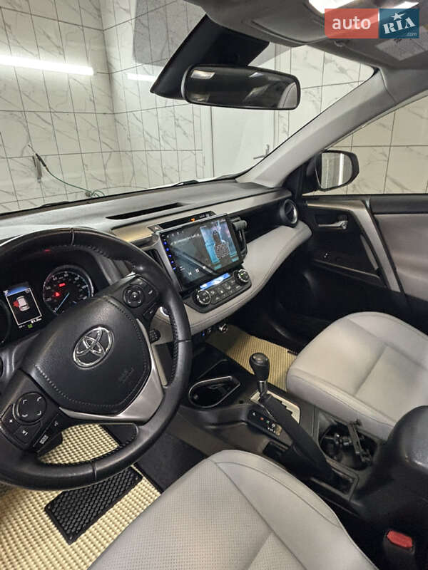 Внедорожник / Кроссовер Toyota RAV4 2016 в Харькове