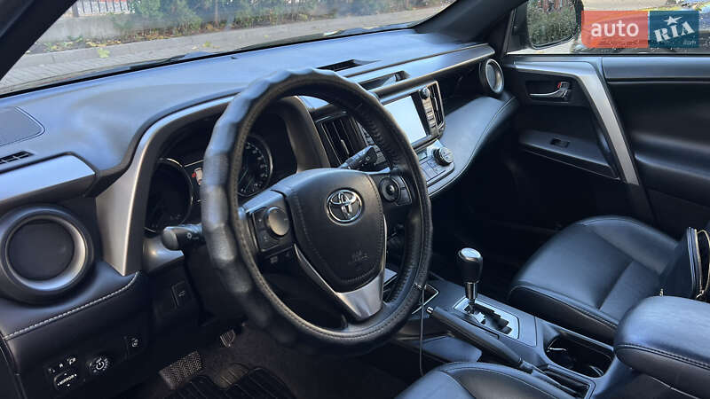 Внедорожник / Кроссовер Toyota RAV4 2017 в Хмельницком