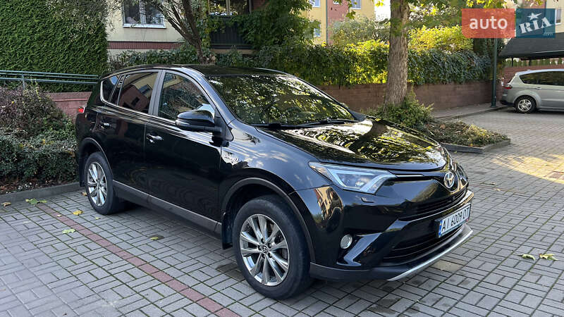 Внедорожник / Кроссовер Toyota RAV4 2017 в Хмельницком