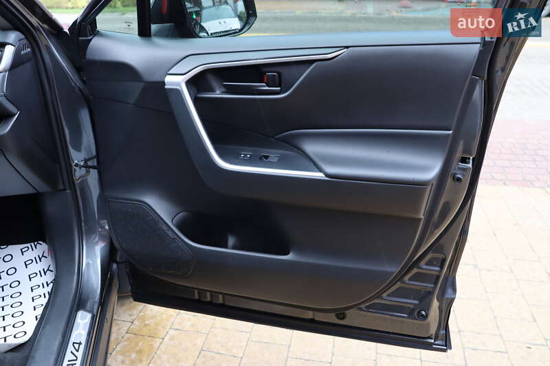 Внедорожник / Кроссовер Toyota RAV4 2023 в Львове