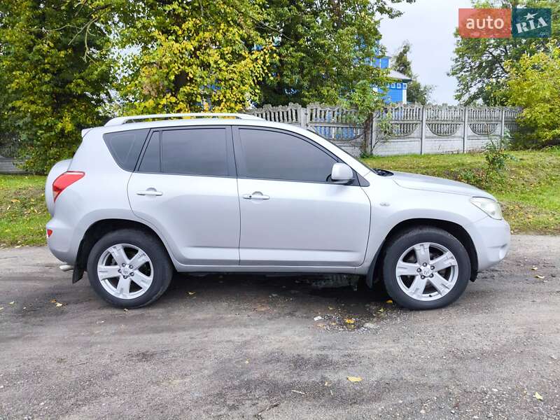 Внедорожник / Кроссовер Toyota RAV4 2006 в Черкассах