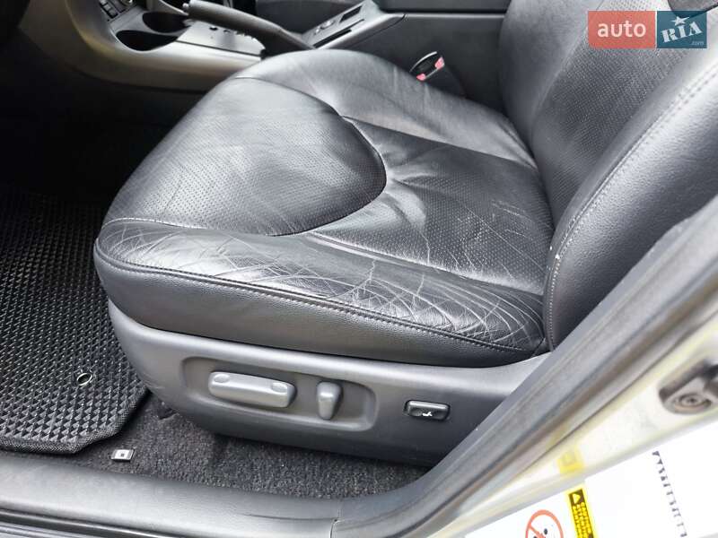 Внедорожник / Кроссовер Toyota RAV4 2006 в Черкассах