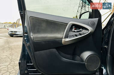 Внедорожник / Кроссовер Toyota RAV4 2010 в 
