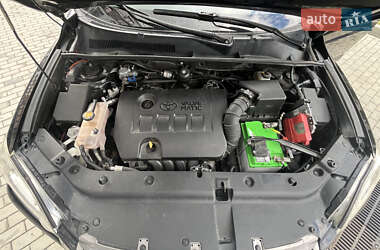Внедорожник / Кроссовер Toyota RAV4 2011 в 