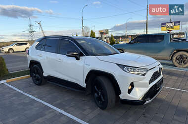 Внедорожник / Кроссовер Toyota RAV4 2018 в 