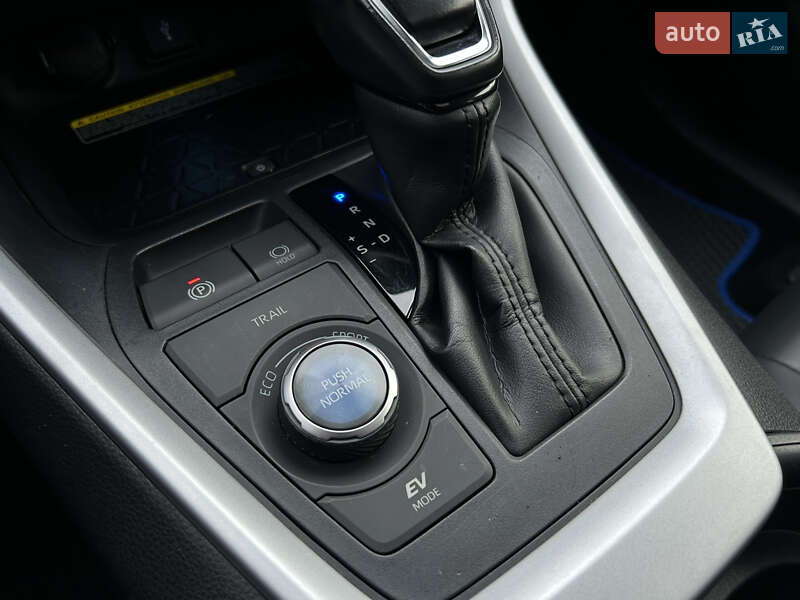 Внедорожник / Кроссовер Toyota RAV4 2020 в Николаеве