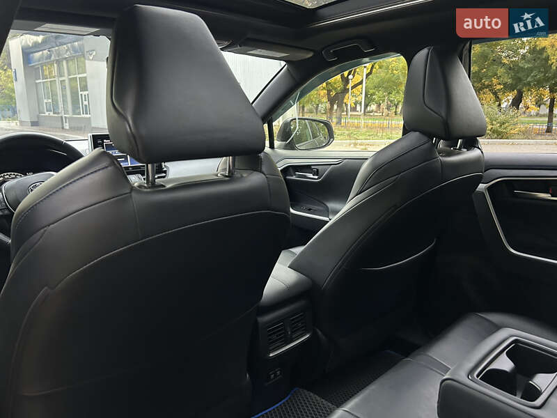 Внедорожник / Кроссовер Toyota RAV4 2020 в Николаеве