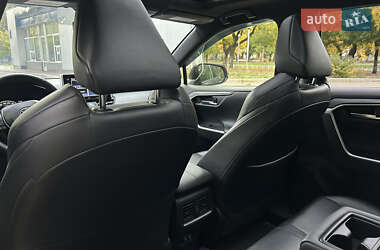 Внедорожник / Кроссовер Toyota RAV4 2020 в 