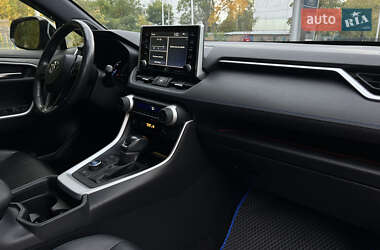 Внедорожник / Кроссовер Toyota RAV4 2020 в 