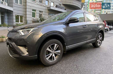 Внедорожник / Кроссовер Toyota RAV4 2016 в 