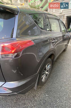 Внедорожник / Кроссовер Toyota RAV4 2016 в 
