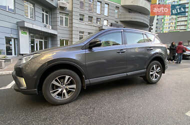 Внедорожник / Кроссовер Toyota RAV4 2016 в 