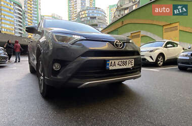 Внедорожник / Кроссовер Toyota RAV4 2016 в 