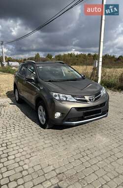 Внедорожник / Кроссовер Toyota RAV4 2014 в 