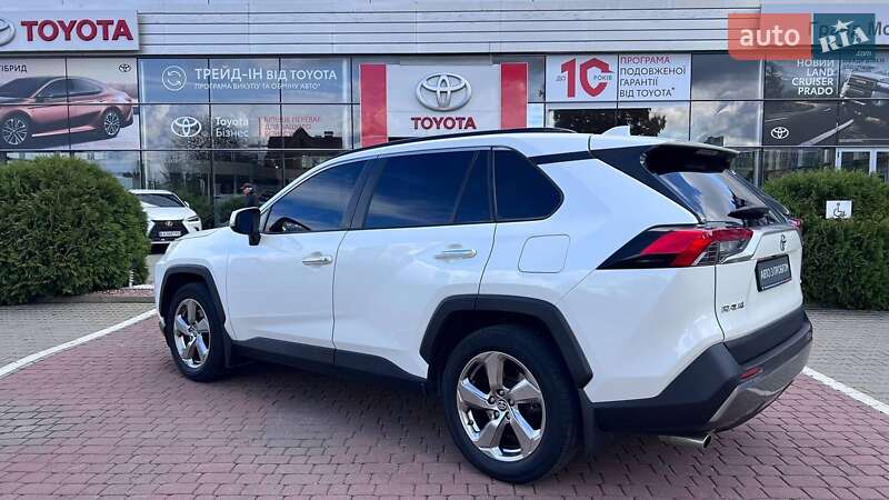 Внедорожник / Кроссовер Toyota RAV4 2021 в Хмельницком