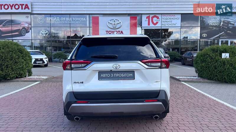 Внедорожник / Кроссовер Toyota RAV4 2021 в Хмельницком