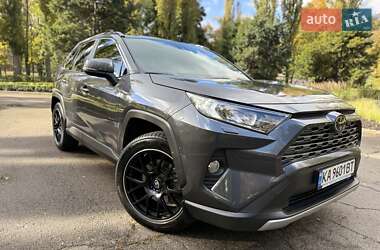 Внедорожник / Кроссовер Toyota RAV4 2020 в Киеве