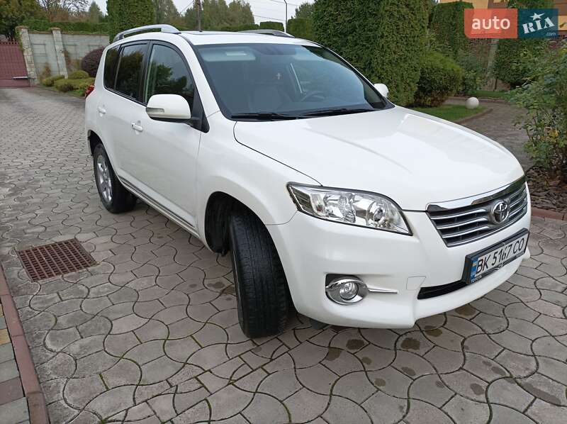Внедорожник / Кроссовер Toyota RAV4 2011 в Ровно