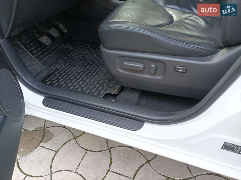 Внедорожник / Кроссовер Toyota RAV4 2011 в Ровно