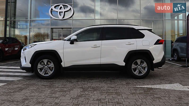 Позашляховик / Кросовер Toyota RAV4 2023 в Рівному