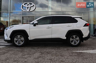 Внедорожник / Кроссовер Toyota RAV4 2023 в 