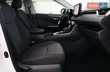 Внедорожник / Кроссовер Toyota RAV4 2023 в 