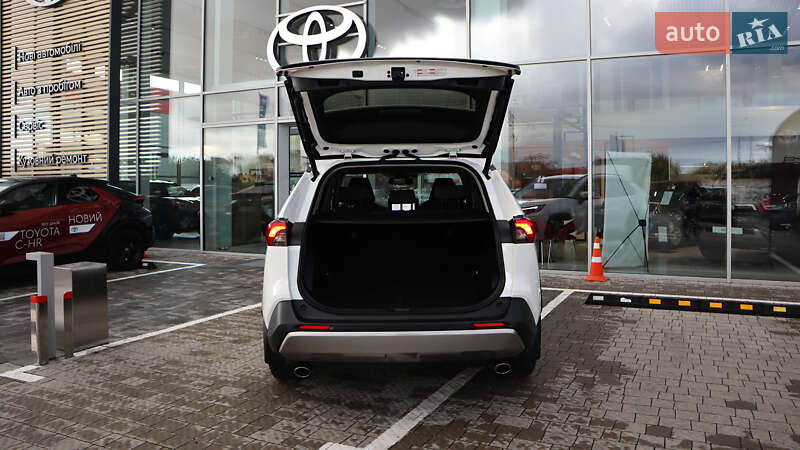 Позашляховик / Кросовер Toyota RAV4 2023 в Рівному