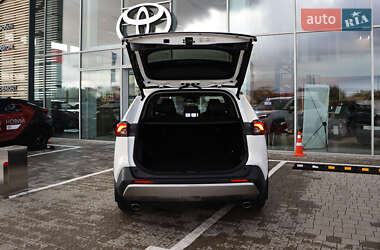 Внедорожник / Кроссовер Toyota RAV4 2023 в 