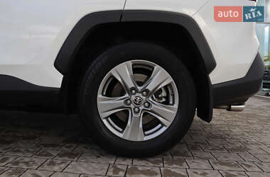 Внедорожник / Кроссовер Toyota RAV4 2023 в 
