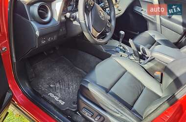 Внедорожник / Кроссовер Toyota RAV4 2015 в 