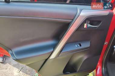 Внедорожник / Кроссовер Toyota RAV4 2015 в 