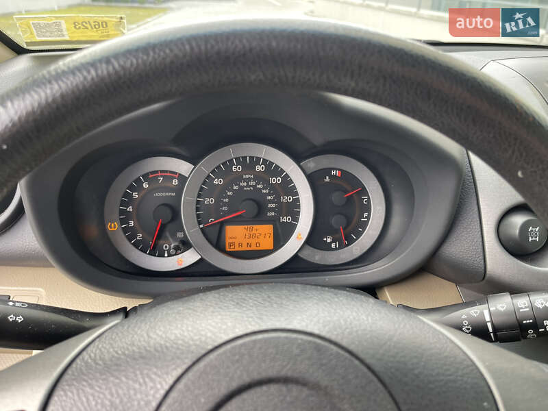Позашляховик / Кросовер Toyota RAV4 2010 в Рівному
