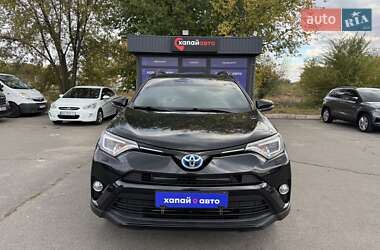 Внедорожник / Кроссовер Toyota RAV4 2017 в 