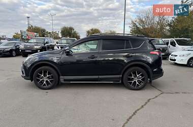 Внедорожник / Кроссовер Toyota RAV4 2017 в 