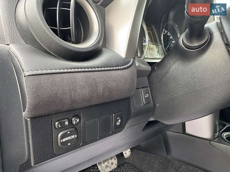 Внедорожник / Кроссовер Toyota RAV4 2017 в Днепре