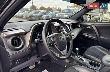 Внедорожник / Кроссовер Toyota RAV4 2017 в 